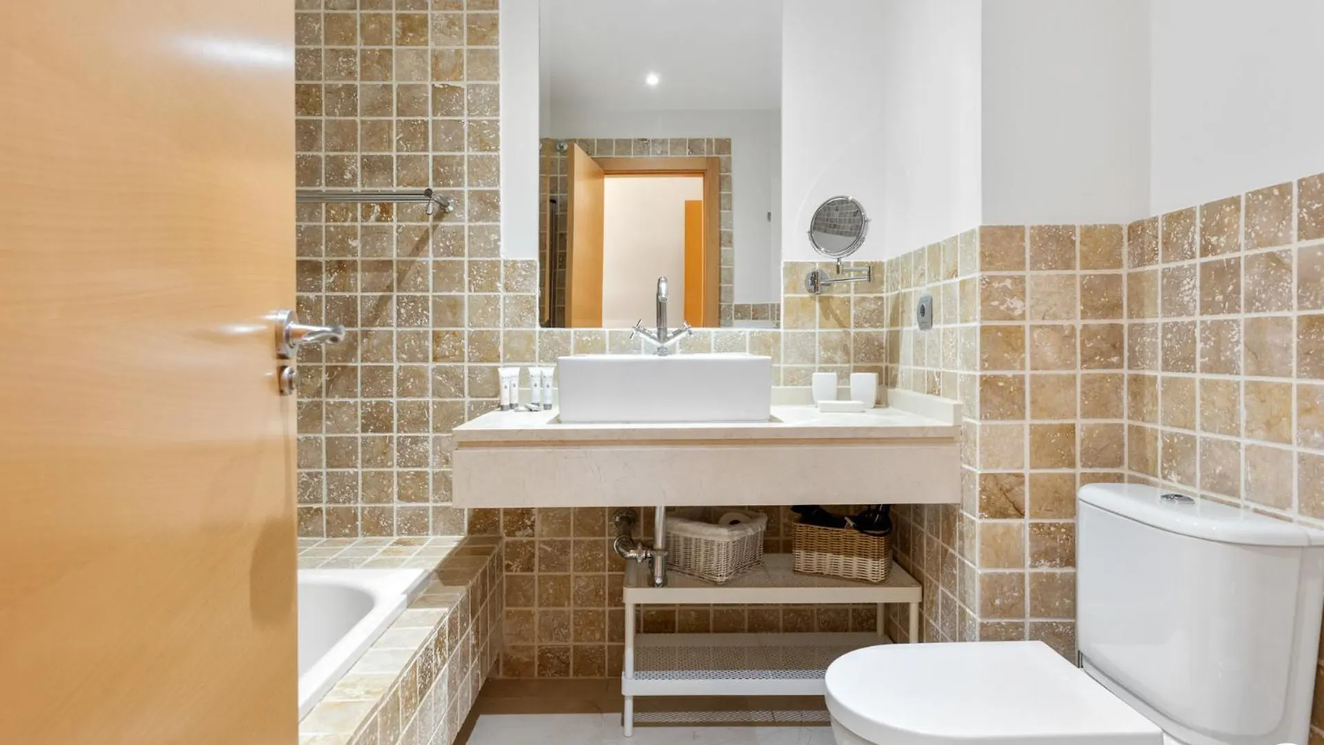 Vivi Homes - Toscana Luxury, Views, Pool & Terrace Estepona Apartment