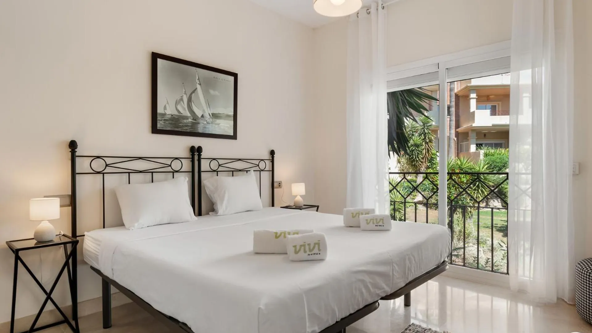 Vivi Homes - Toscana Luxury, Views, Pool & Terrace Estepona Apartment