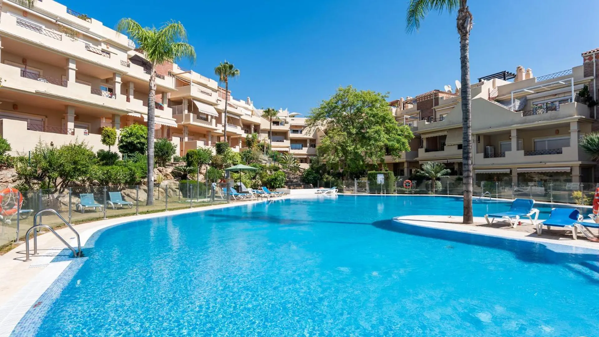 Vivi Homes - Toscana Luxury, Views, Pool & Terrace Estepona Apartment