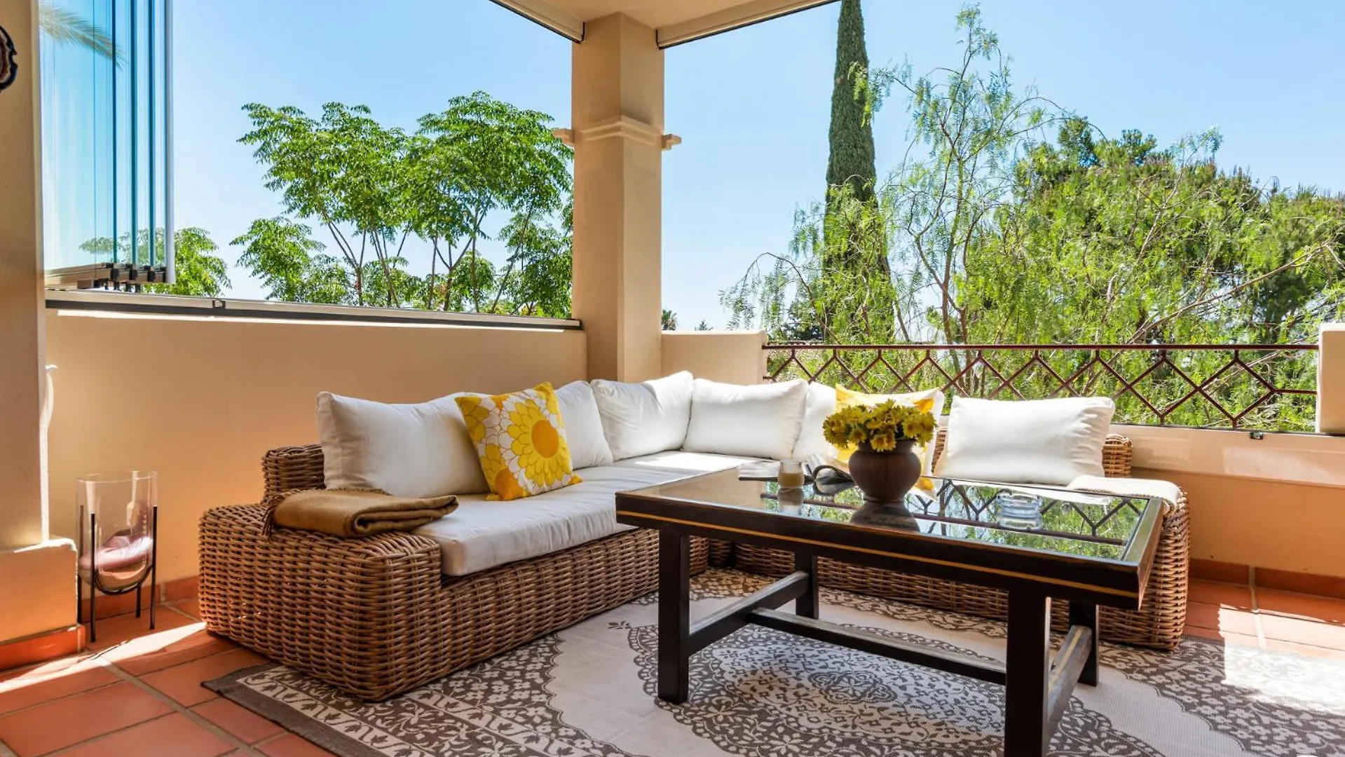 Vivi Homes - Toscana Luxury, Views, Pool & Terrace Estepona Apartment