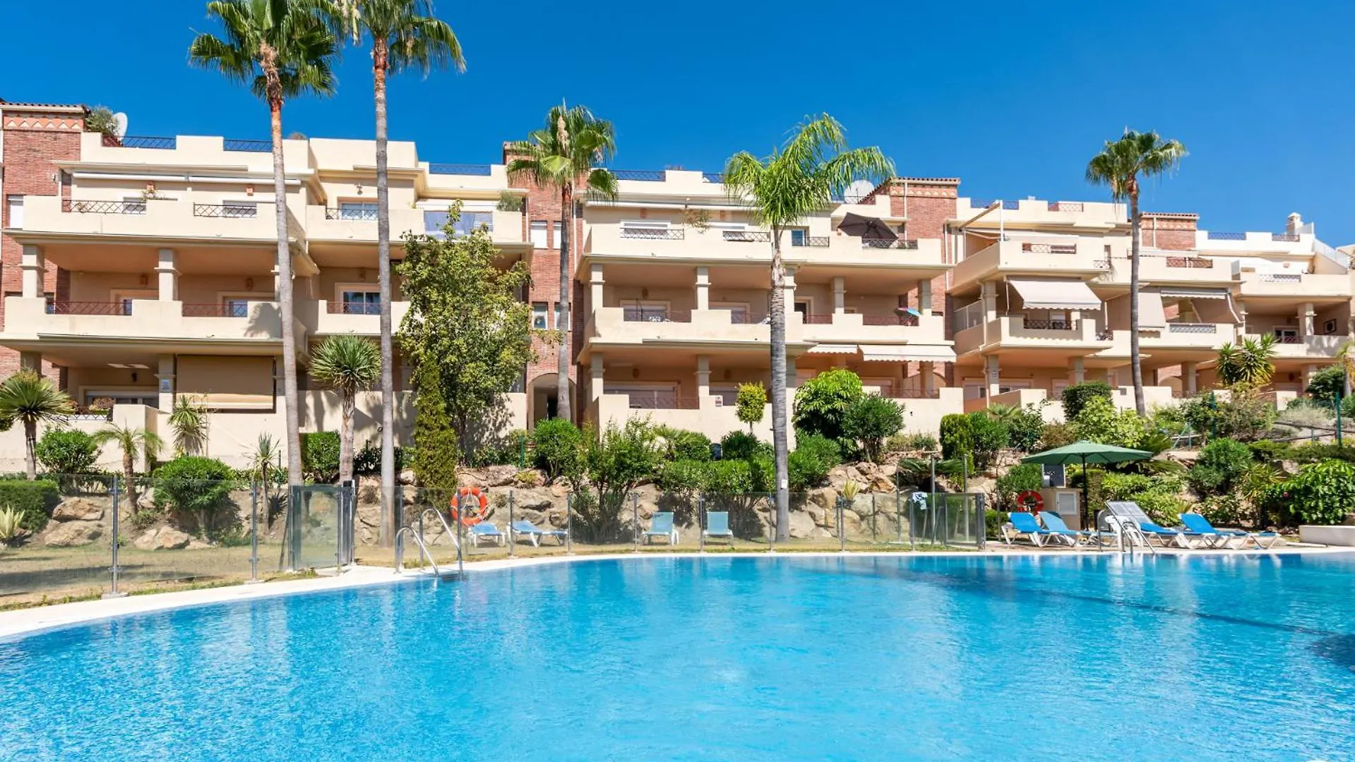 Vivi Homes - Toscana Luxury, Views, Pool & Terrace Estepona Apartment