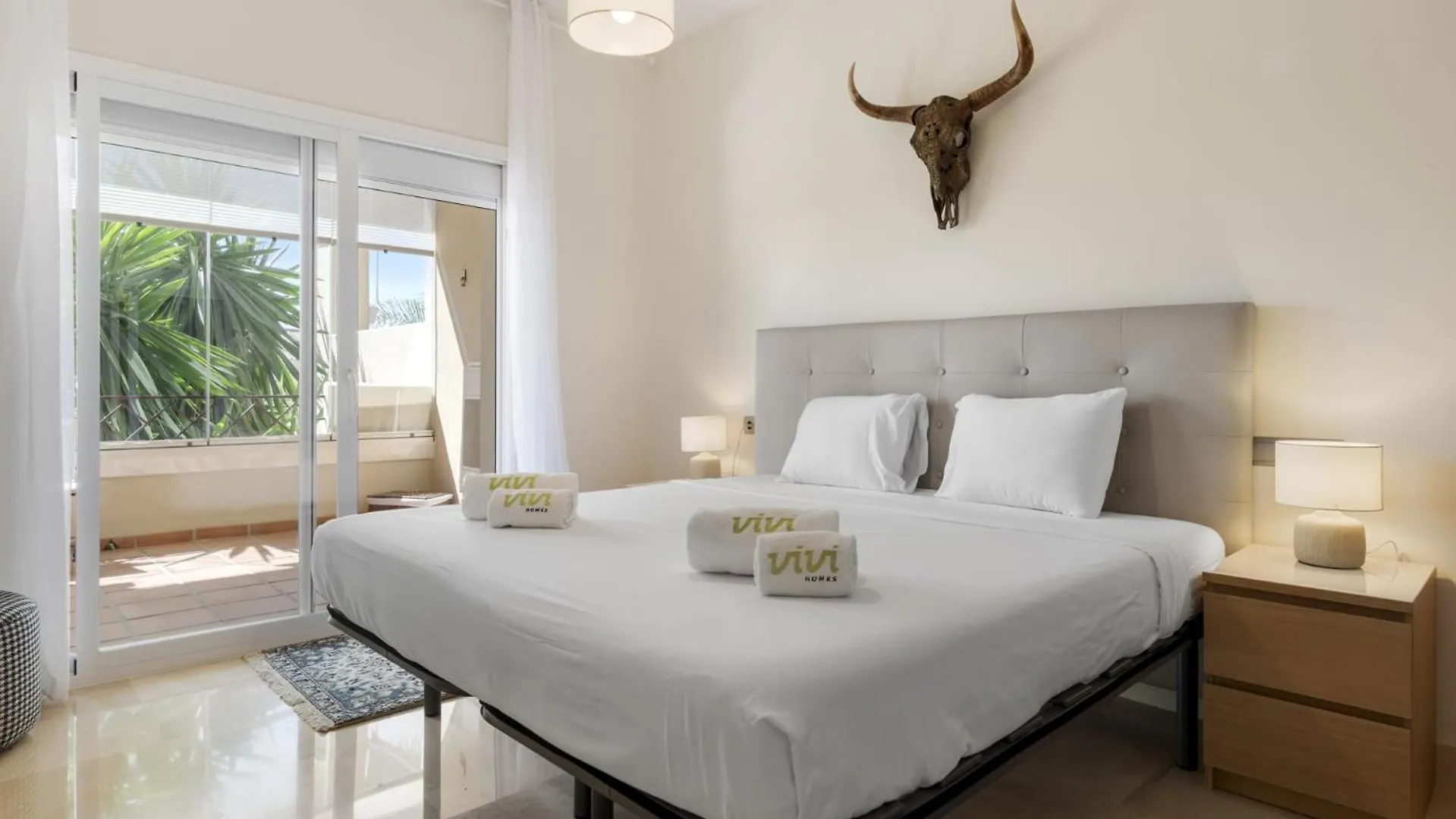 Vivi Homes - Toscana Luxury, Views, Pool & Terrace Estepona Apartment