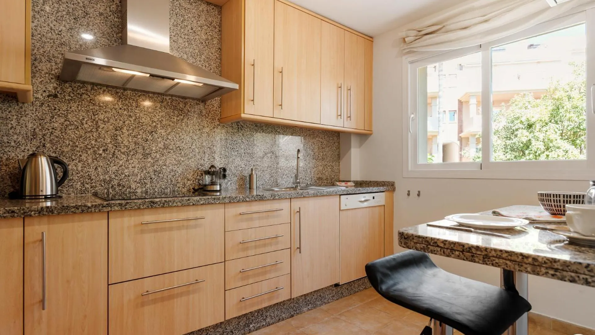 Vivi Homes - Toscana Luxury, Views, Pool & Terrace Estepona Apartment